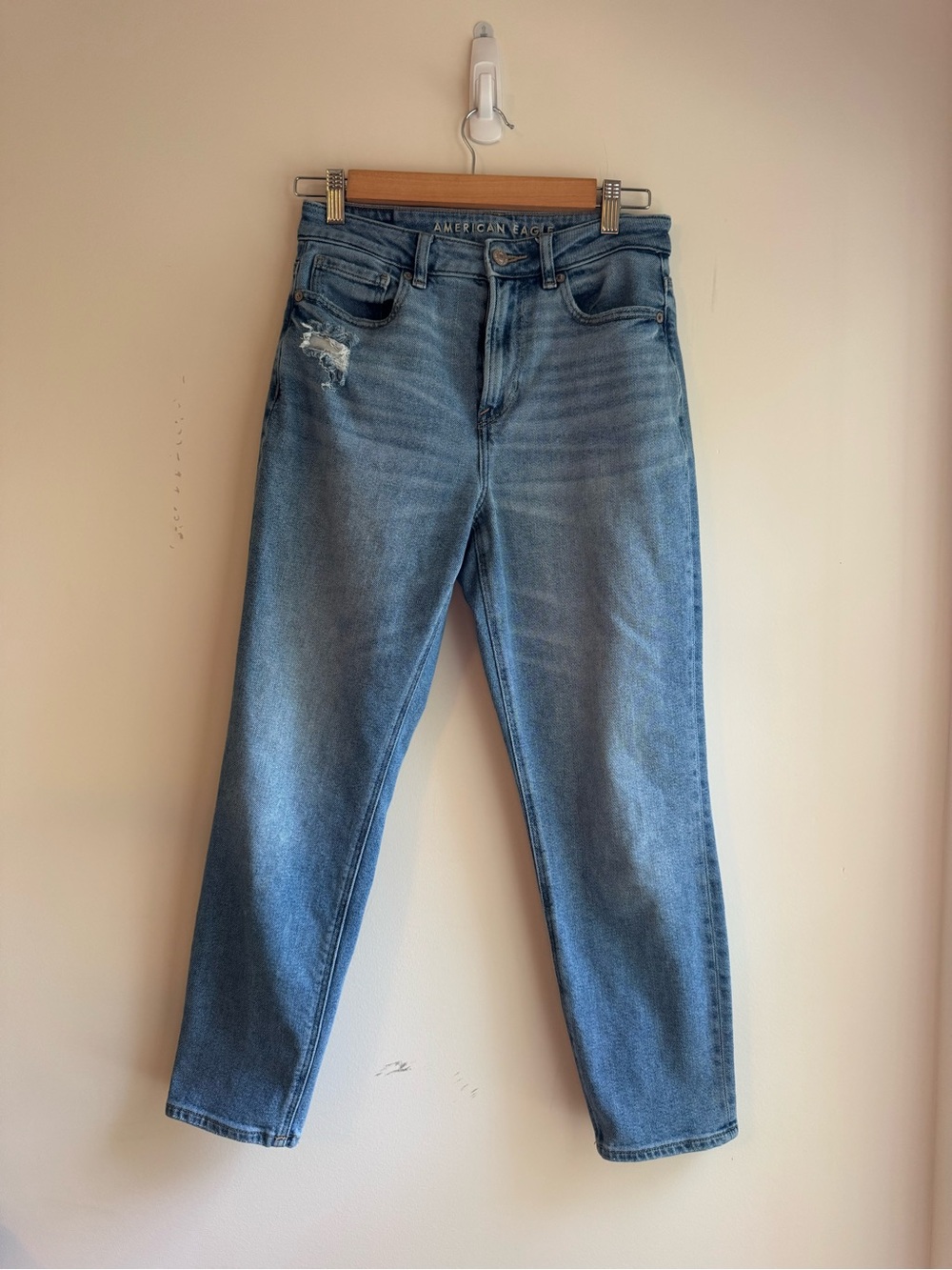 American Eagle Outfitters Light Blue Women's High-Rise Straight Mom Jeans